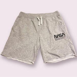 H&M - NASA Sweatshorts - XL